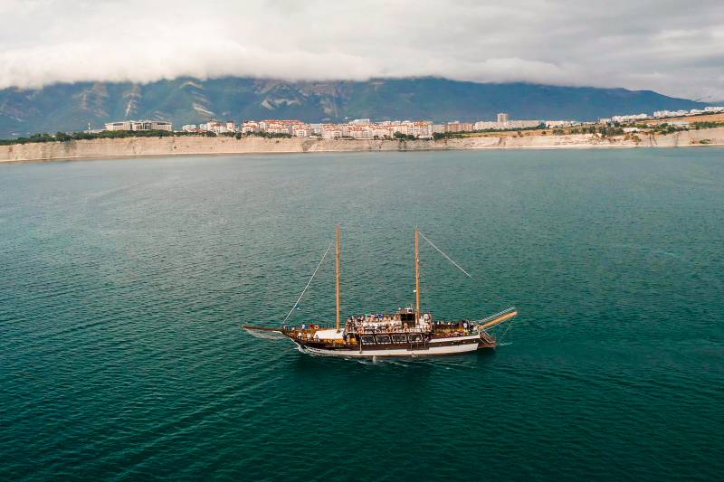 туризм,Геленджик,Черное море,яхта,море,Бухта Геленджика